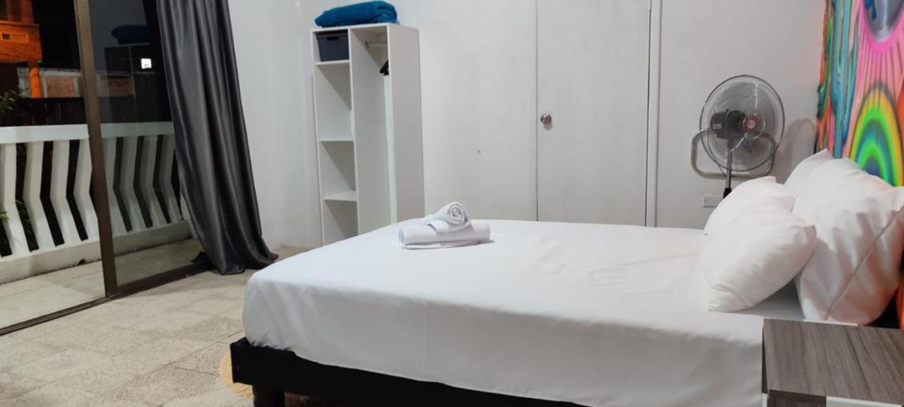 Garden House Puerto Lopez Hotel Ngoại thất bức ảnh